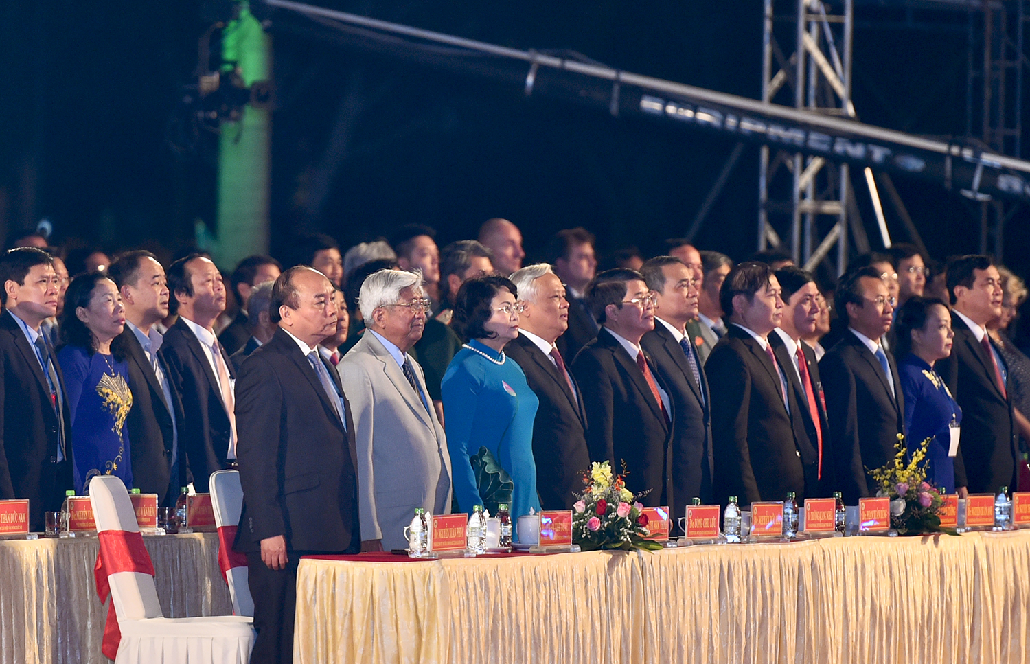  Thủ tướng Nguyễn Xuân Phúc cùng các đại biểu dự buổi lễ.  Ảnh: VGP