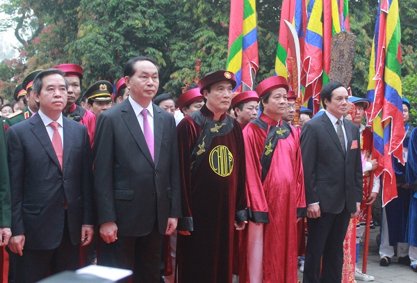  Chủ tịch nước và đoàn lãnh đạo cấp cao dâng hương tại Đền Thượng