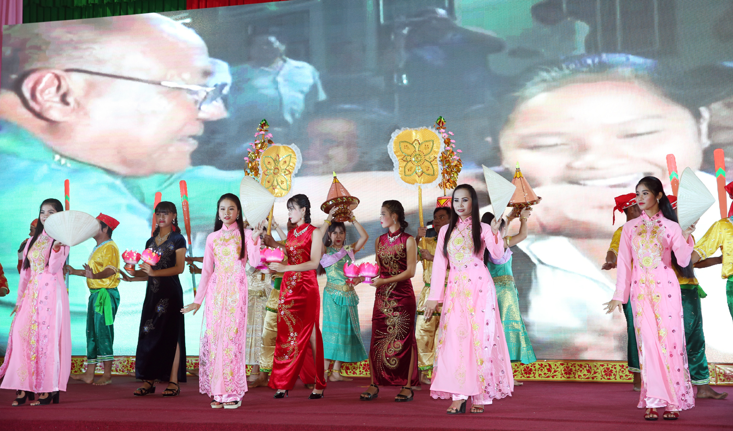  Chương trình văn nghệ chào mừng Tết Chol Chnam Thmay. Ảnh: VGP