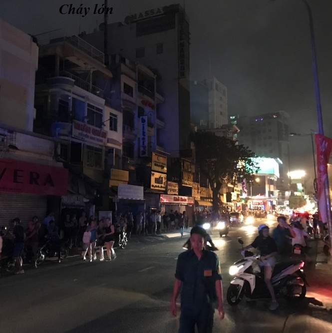  Vụ cháy khiến 3 căn nhà ở TP. Hồ Chí Minh bị thiệt hại nặng nề. Ảnh: Giao thông