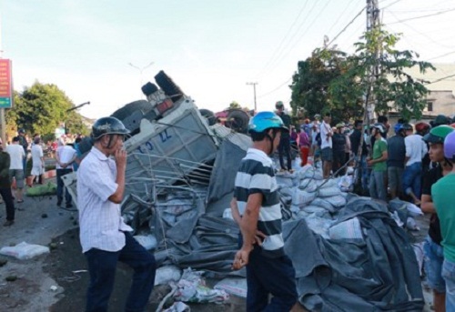 Hiện trường vụ tai nạn kinh hoàng ở Gia Lai. Ảnh: Pháp luật TP. Hồ Chí Minh