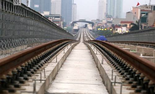 Một số đoạn ray đường sắt tuyến Cát Linh - Hà Đông bị rỉ sét. Ảnh: VnExpress
