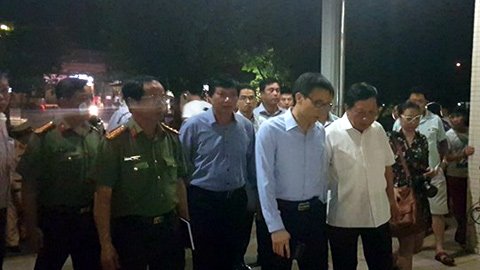  Phó Thủ tướng Nguyễn Đức Đam đã tới Bệnh viện Đa khoa tỉnh Hòa Bình. Ảnh: VietNamNet