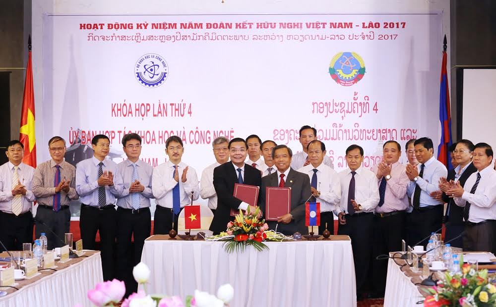 Bộ trưởng Bộ KH&CN Lào Boviengkham Vongdara phát biểu tại khóa họp