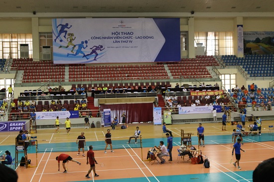 Bộ m&ocirc;n cầu l&ocirc;ng, b&oacute;ng b&agrave;n được tổ chức thi đấu tập trung trong nh&agrave; Thi đấu   