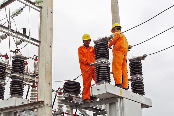Từ hôm nay, TĐ điện lực Việt Nam được tự điều chỉnh giá bán lẻ điện. Ảnh: Thanh niên 
