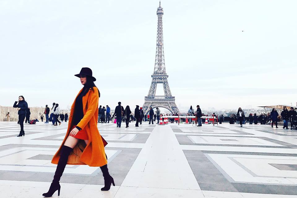Hoa hậu Hoàn vũ Phạm Hương như một nữ hoàng thời trang bên tháp Eiffel (Pháp) 