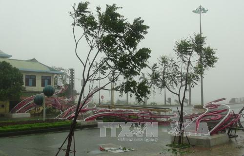  Nhiều công trình công cộng ở Quảng Ninh bị tàn phá. Ảnh: TTXVN