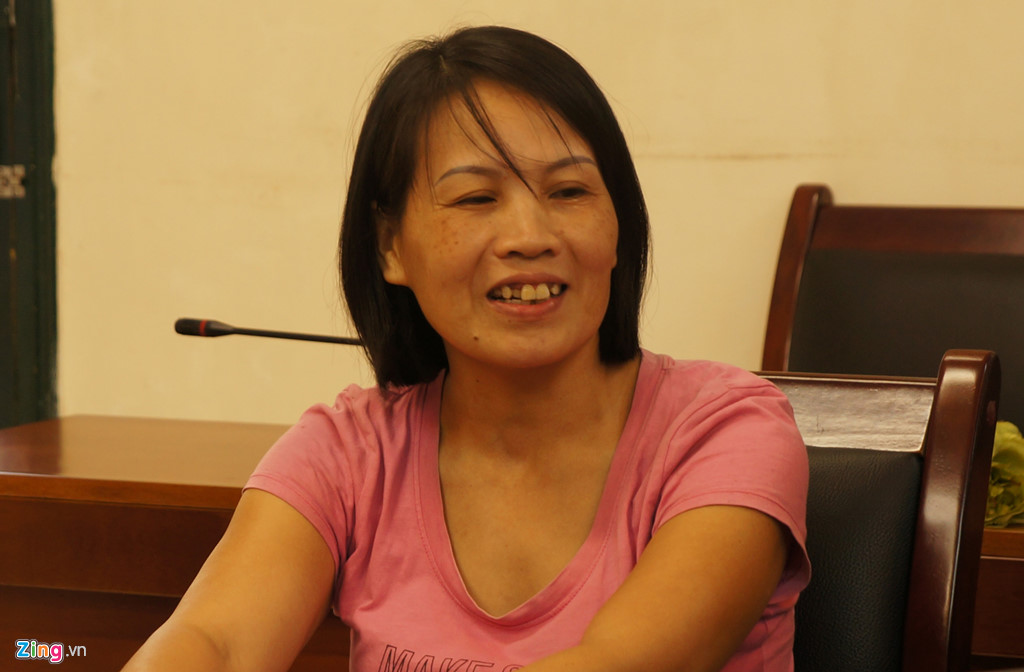  Chị Lê Thị Hà tại trụ sở cảnh sát hình sự chiều 29/10. Ảnh: Tri thức trực tuyến