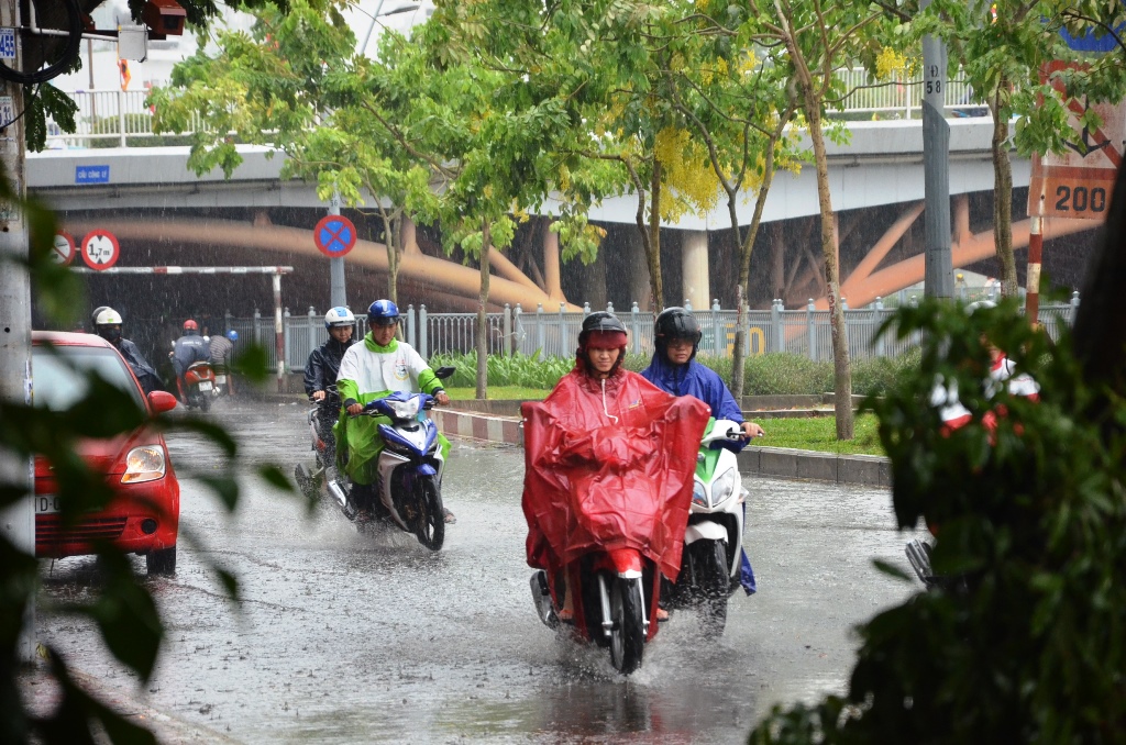  Áp thấp nhiệt đới gây mưa lớn ở Nam Bộ. Ảnh: Dân trí