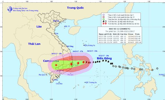  Cơn bão số 12 sẽ đổ bộ vào nước ta vào sáng sớm ngày mai 4/11. Ảnh: TTDBKTTVTW