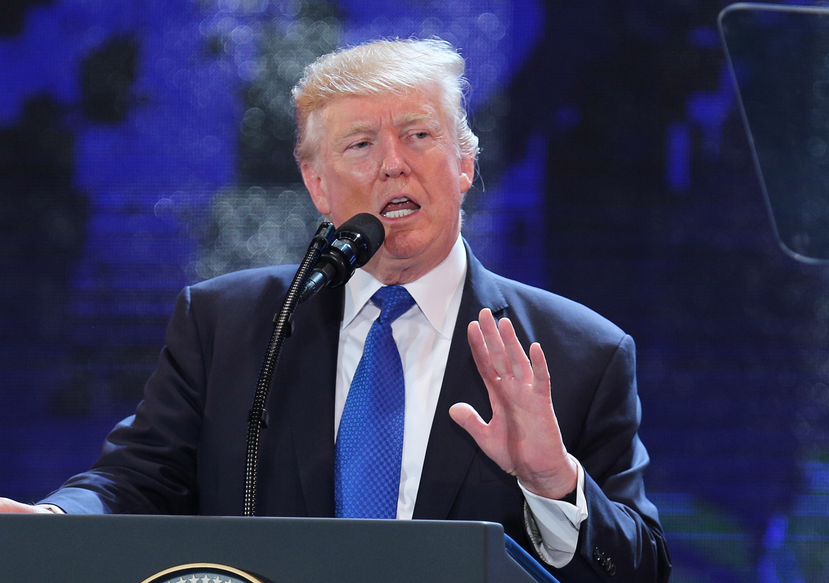  Tổng thống Hoa Kỳ Donald Trump phát biểu trước các lãnh đạo doanh nghiệp APEC. Ảnh: VGP
