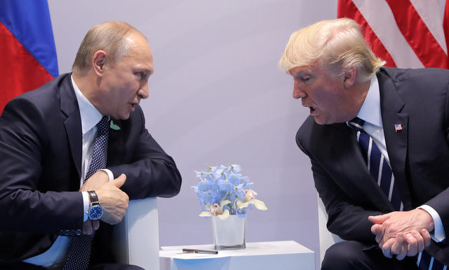  Tổng thống Nga và Tổng thống Mỹ trong cuộc gặp đầu tiên vào tháng 7 vừa qua. Ảnh: Getty
