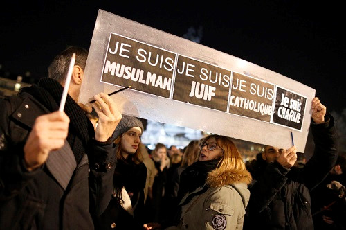 Biểu tình kêu gọi sự bình đẳng giữa các tôn giáo ở Pháp. Ảnh: Reuters