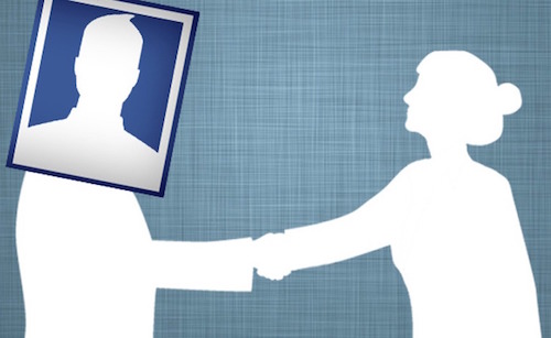 Facebook cho rằng ch&iacute;nh s&aacute;ch d&ugrave;ng t&ecirc;n thật gi&uacute;p người d&ugrave;ng lu&ocirc;n biết họ đang kết nối với ai