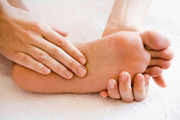 Ngứa lòng bàn chân do nấm có thể là dấu hiệu cơ thể bị dị ứng hoặc gặp vấn đề về túi mật. Ảnh minh họa