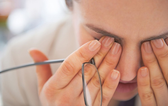 Khô mắt là nguyên nhân dẫn đến nhiều căn bệnh nguy hiểm khác cho mắt. Ảnh minh họa