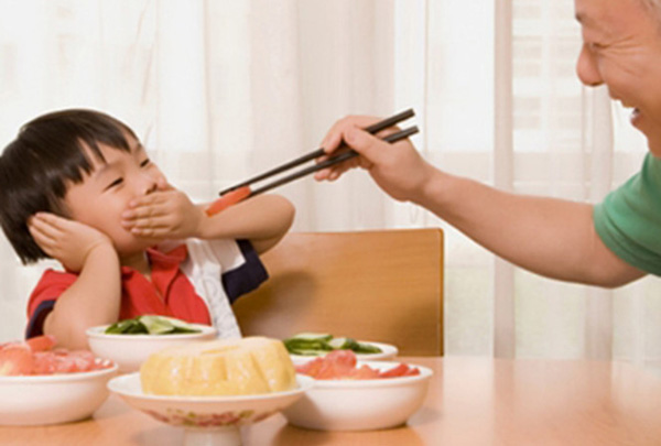 Biếng ăn là chứng phổ biến ở trẻ khiến nhiều cha mẹ lo lắng. Ảnh minh họa