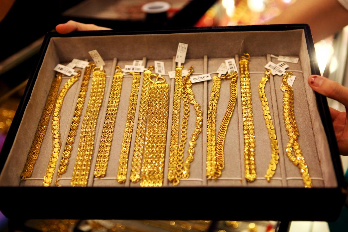 Chênh lệch giữa giá vàng trong nước và giá vàng thế giới hôm nay tăng lên hơn 700.000 đồng/lượng