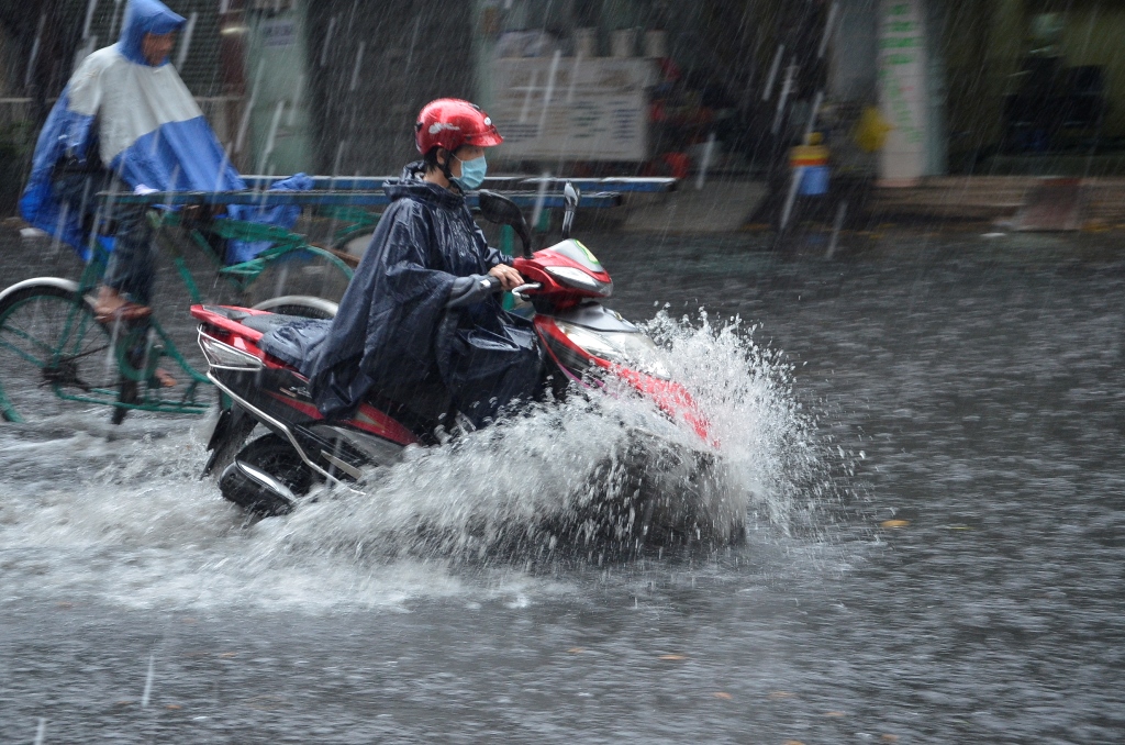 Theo tin bão mới nhất, hiện hoàn lưu bão số 2 đang gây mưa ở các tỉnh, thành Bắc Bộ