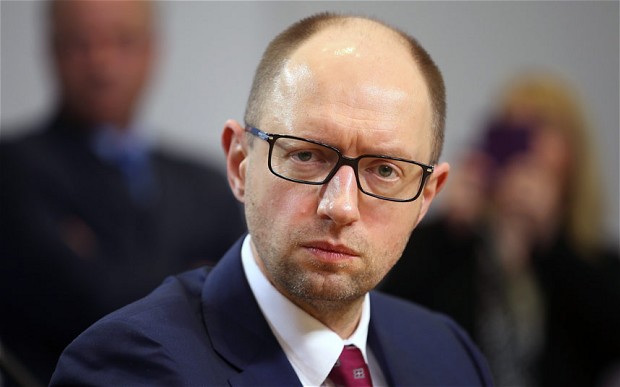 Ông Yatsenyuk yêu cầu NATO cung cấp vũ khí phòng thủ cho Kiev giữa lúc tình hình Ukraine đang tăng nhiệt