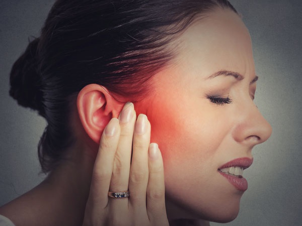 Nhịn hắt hơi có thể nứt màng nhĩ và mất thính giác. Ảnh minh họa