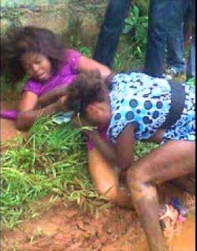 Hai mẹ con bà Chiekube Igbinosa đã đánh nhau vì ghen tuông