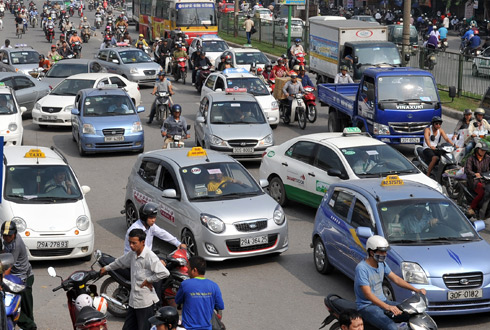 Ông Liên cho rằng với mức giá xăng dầu hiện nay, giá cước taxi ở Hà Nội phải giảm xuống 9.500 – 10.000 đồng/km