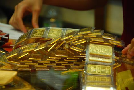 Dù vậy, chênh lệch giữa giá vàng trong nước và giá vàng thế giới vẫn ở mức cao, trên 4 triệu đồng/lượng