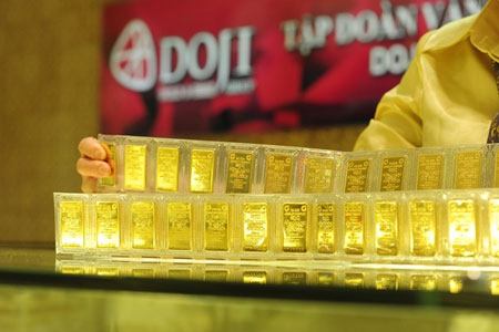 Chênh lệch giữa giá vàng trong nước và giá vàng thế giới đang ở mức gần 4 triệu đồng/lượng