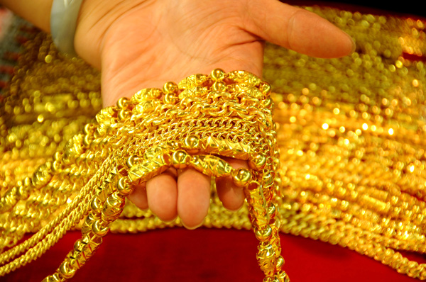 Chênh lệch giữa giá vàng trong nước và giá vàng thế giới hôm nay ở mức 200.000 – 300.000 đồng/lượng