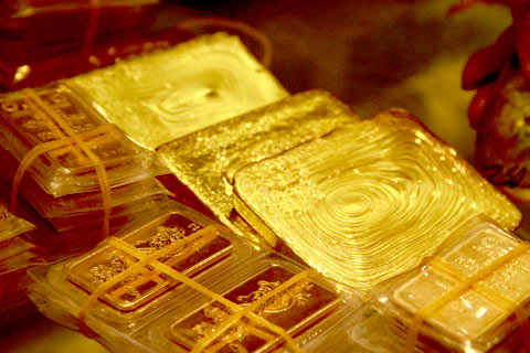 So với giá vàng thế giới quy đổi, giá vàng SJC trong nước đang đứng cao hơn khoảng 3,8 triệu đồng/lượng