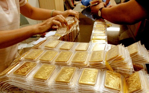 Hiện chênh lệch giữa giá vàng thế giới và giá vàng trong nước đang ở mức trên 4 triệu đồng/lượng