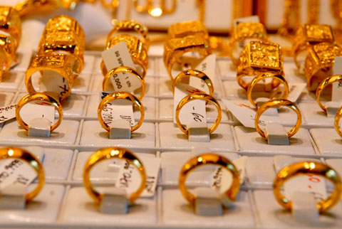 Chênh lệch giữa giá vàng thế giới và giá vàng trong nước hôm nay lại tăng lên mức 4,3 triệu đồng/lượng
