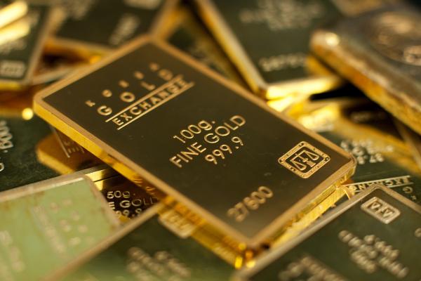 Chênh lệch giữa giá vàng trong nước và giá vàng thế giới hôm nay đang ở mức 300.000 – 400.000 đồng