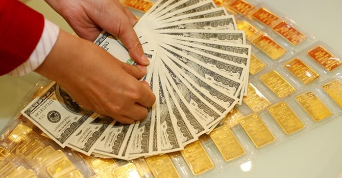 Trên thị trường thế giới, giá vàng hôm nay bứt phá mạnh mẽ do đồng USD giảm giá