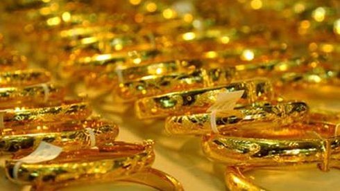 Hiện giá vàng trong nước hôm nay đang thấp hơn giá vàng thế giới khoảng 100.000 – 150.000 đồng/lượng