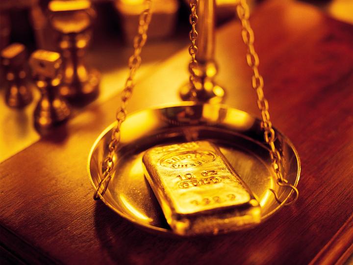 Hiện giá vàng trong nước đang ở mức ngang bằng với giá vàng thế giới
