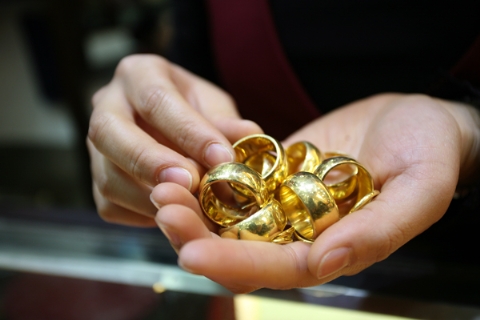 Chênh lệch giữa giá vàng trong nước và giá vàng thế giới hiện đang mức 280.000 đồng/lượng