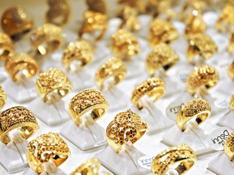 Hiện giá vàng trong nước đang đắt hơn giá vàng thế giới gần 1 triệu đồng/lượng sau thời gian dài ‘lép vế’