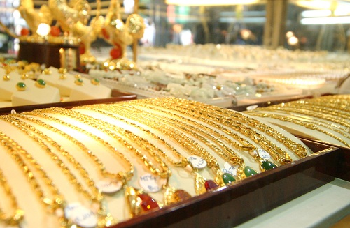 Giá vàng trong nước đã tăng gần 500.000 đồng/lượng sau một tuần giao dịch theo đà tăng chung của giá vàng thế giới