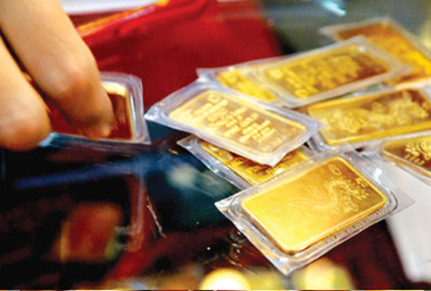 Dù được giá vàng thế giới hỗ trợ, giá vàng trong nước vẫn khó tăng do sức ép từ đà giảm của đồng USD