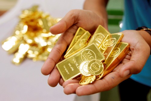 Giá vàng hôm nay trên thị trường thế giới tiếp tục leo cao, giúp thu hẹp khoảng cách với giá vàng trong nước