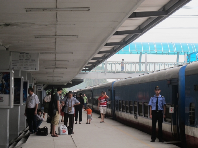 Ngoài giảm giá vé tàu hỏa 30/5, Đường sắt Hà Nội sẽ tổ chức chạy thêm nhiều chuyến tàu để phục vụ khách