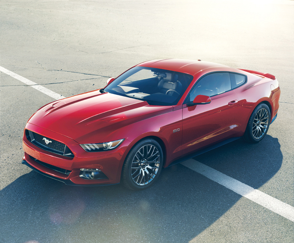 Một chiếc Ford Mustang 2015 có giá khoảng gần 1 tỷ VND