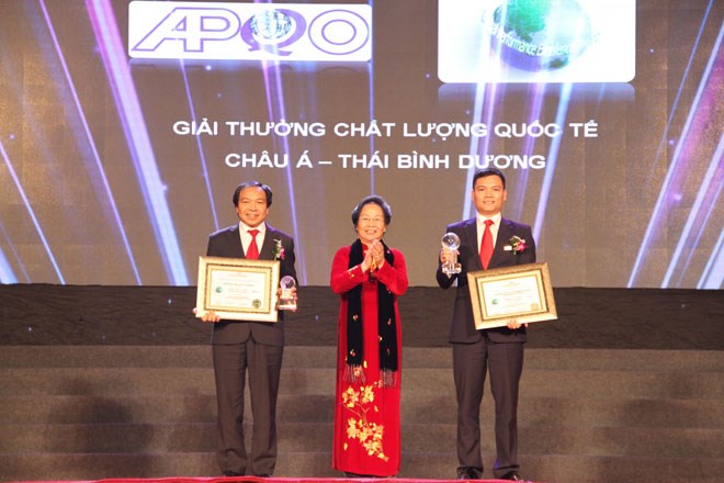 Phó Chủ tịch Nước Nguyễn Thị Doan trao Giải thưởng Chất lượng Quốc tế Châu Á Thái Bình Dương cho DN.