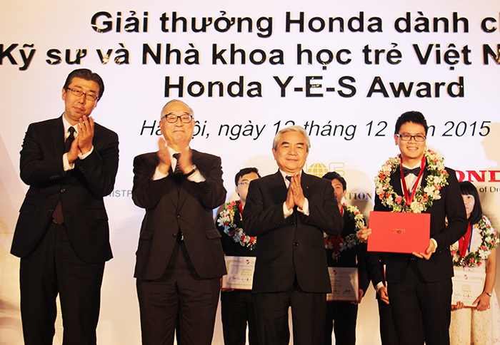 Honda Việt Nam trao tặng Giải thưởng Honda dành cho kỹ sư và nhà khoa học trẻ Việt Nam năm 2015.