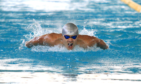 Bơi lội là môn thể thao lành mạnh giúp nam giới giảm mỡ bụng hiệu quả