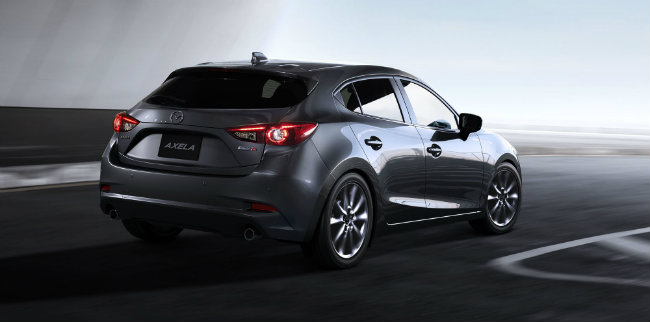 Về thiết bị an toàn, Mazda 3 2017 trang bị bộ thiết bị i-Activesense với các đèn pha LED thích ứng, hỗ trợ phanh và chống lật thông minh, radar kiểm soát hành trình, cảnh báo chệch làn đường, hỗ trợ giữ làn đường, cảnh báo chú ý cho lái xe, theo dõi điểm mù, cảnh báo sang đường phía sau, nhận biết tín hiệu giao thông.