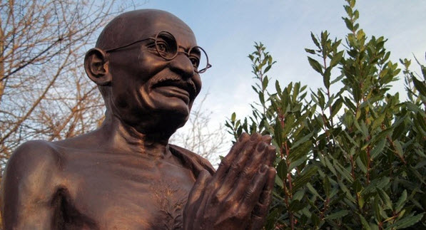 Mahatma Gandhi, thay đổi, kết quả, lãnh tụ, linh hồn vĩ đại, độc lập, đấu tranh, tôn thờ, biểu tượng